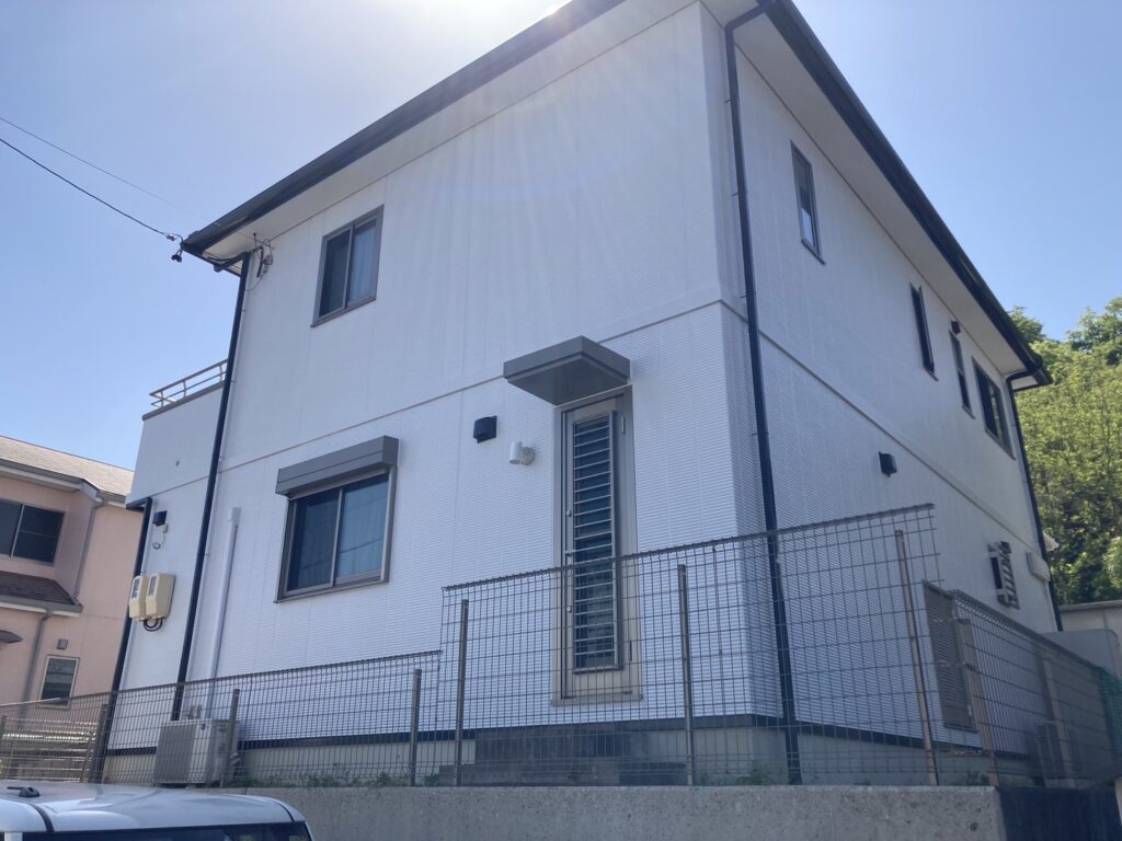 軒天や付帯部もどの角度から見ても艶のある仕上がりとなりました☆