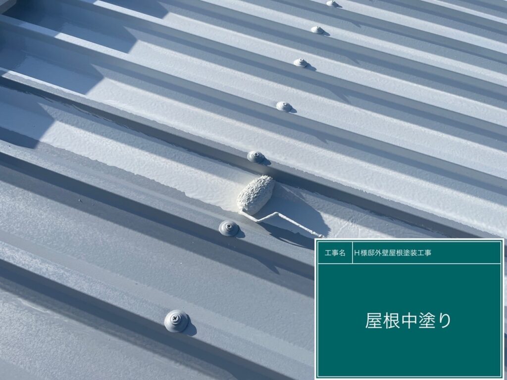 中塗りを行います。